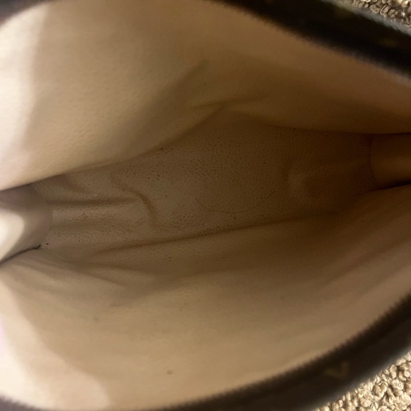 Authentic Louis Vuitton toiletry bag - Picture 4 of 13